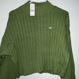 Cropped turtle neck green sweater